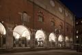 Loggia dei Mercanti: Aqlus illumina il cuore di Milano.